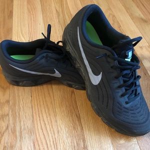 Men’s black Nike sneakers